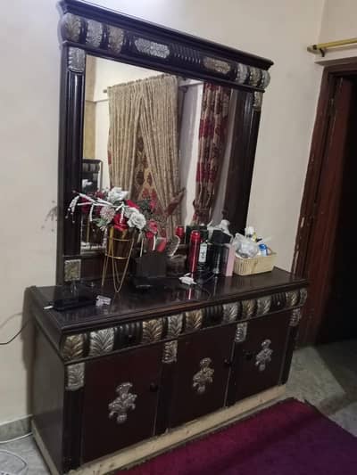 Dressing table and divider for sale