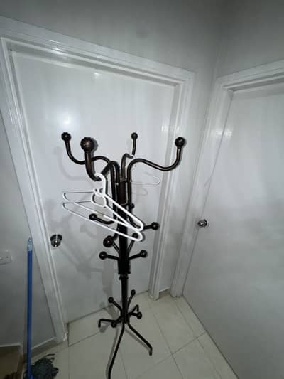 Clothes hanging stand