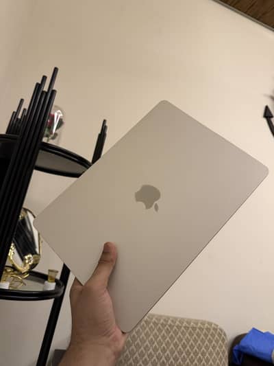 Macbook m2 air 2022 model