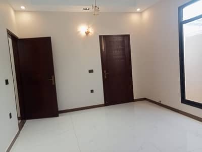 3 Bed DD Apartment For Rent In King Presidency, Johar Road Facing, 125 Area, With Maintenance.