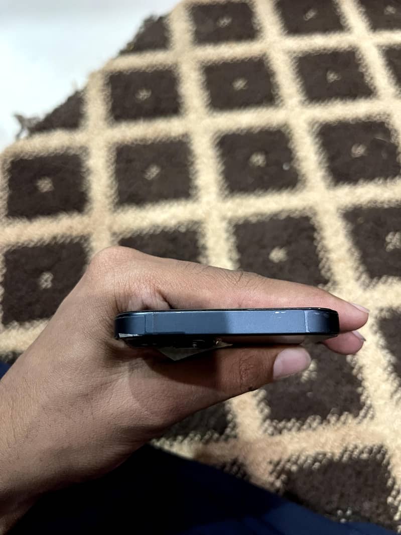 Apple iPhone 13 3