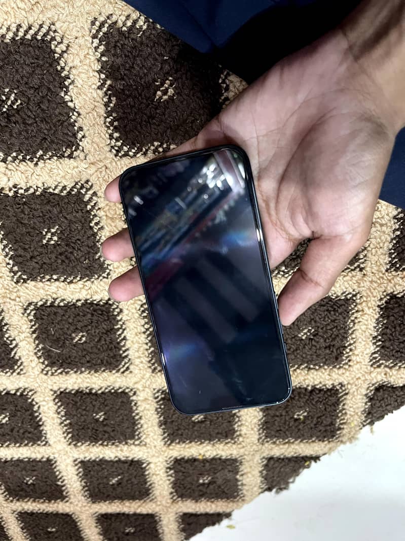 Apple iPhone 13 5