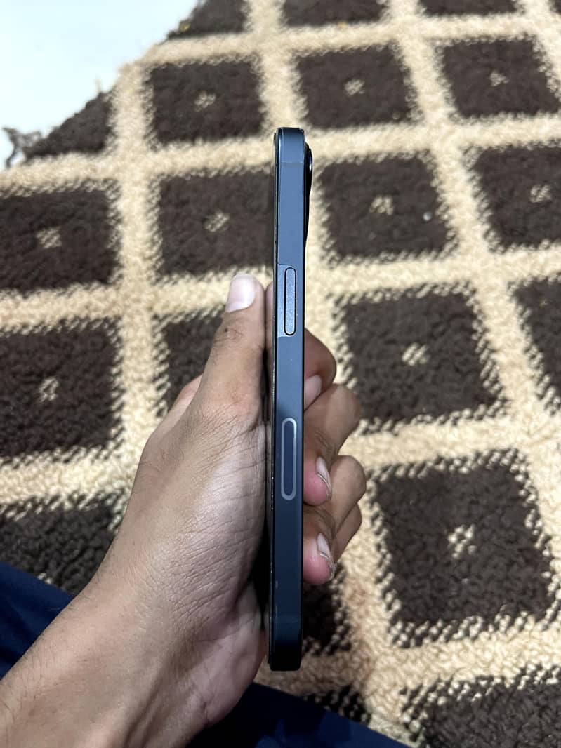 Apple iPhone 13 6