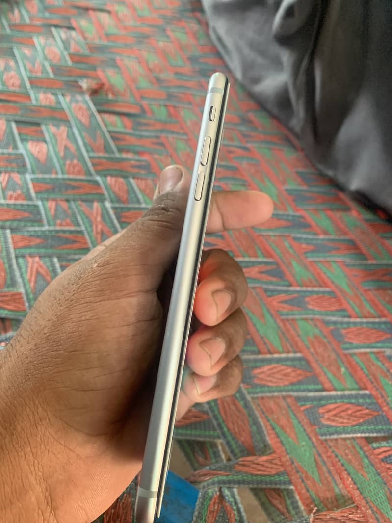 Apple iPhone 6 Plus 4