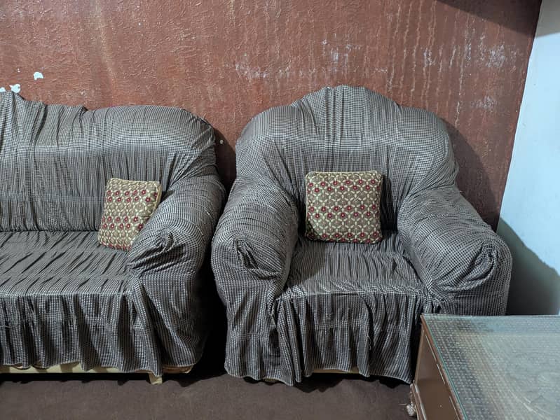 SOFA SET WITH TABLE 4