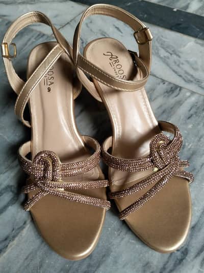 Golden Party Block Heels Sandals – Condition 10/10 Never Used
