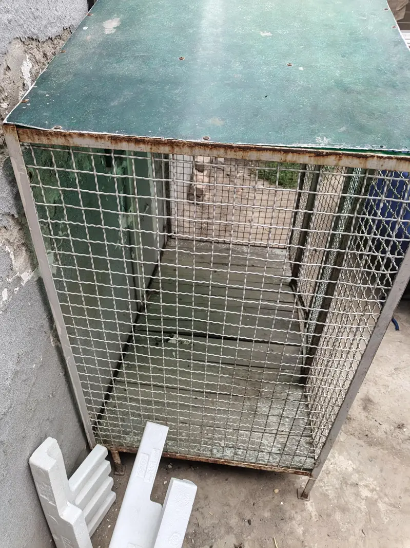 dog cage — photo 2
