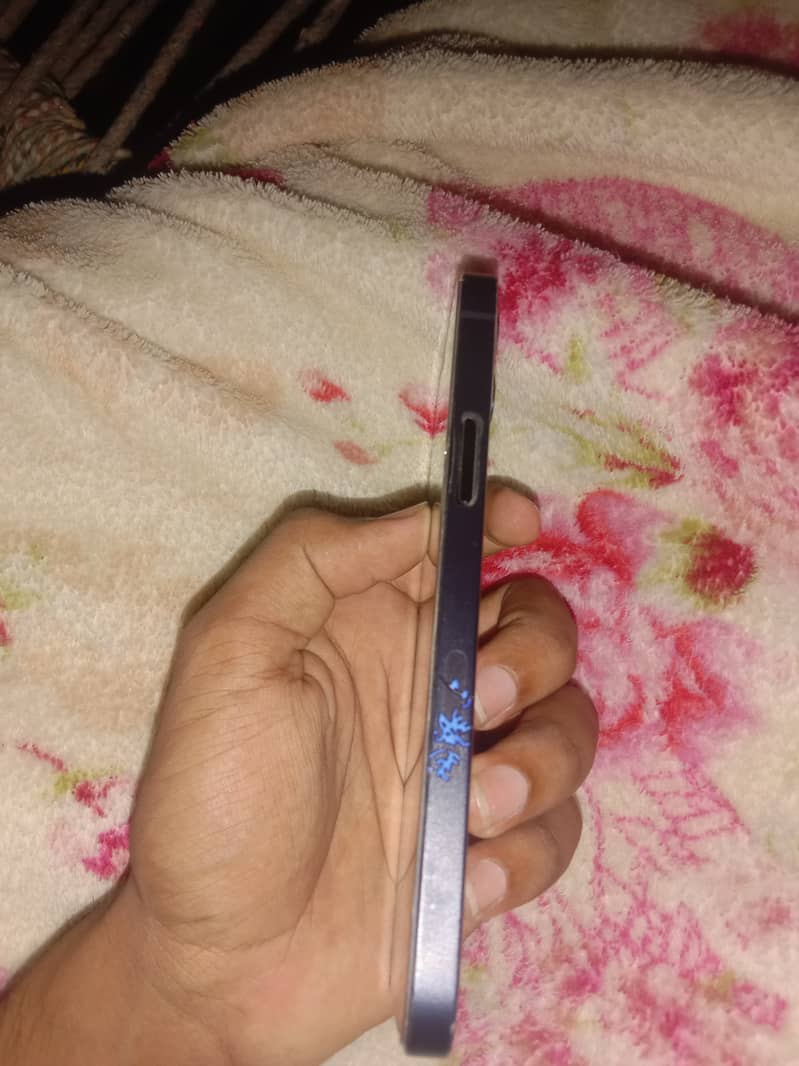 Apple iPhone 12 3