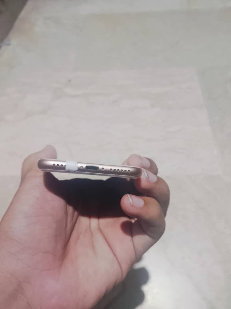 Apple iPhone 8 3