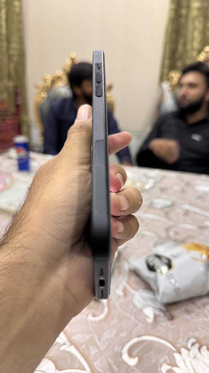 Apple iPhone 15 plus 6