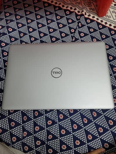Dell inspiron 15  5570 (2gb dedicated card)
