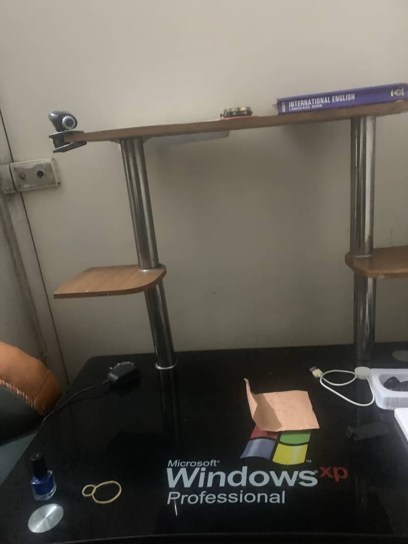 Computer table 0