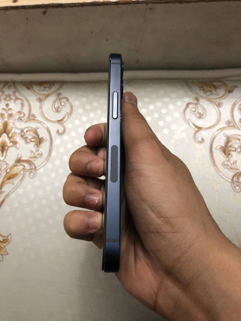 Apple iPhone 12 mini 1