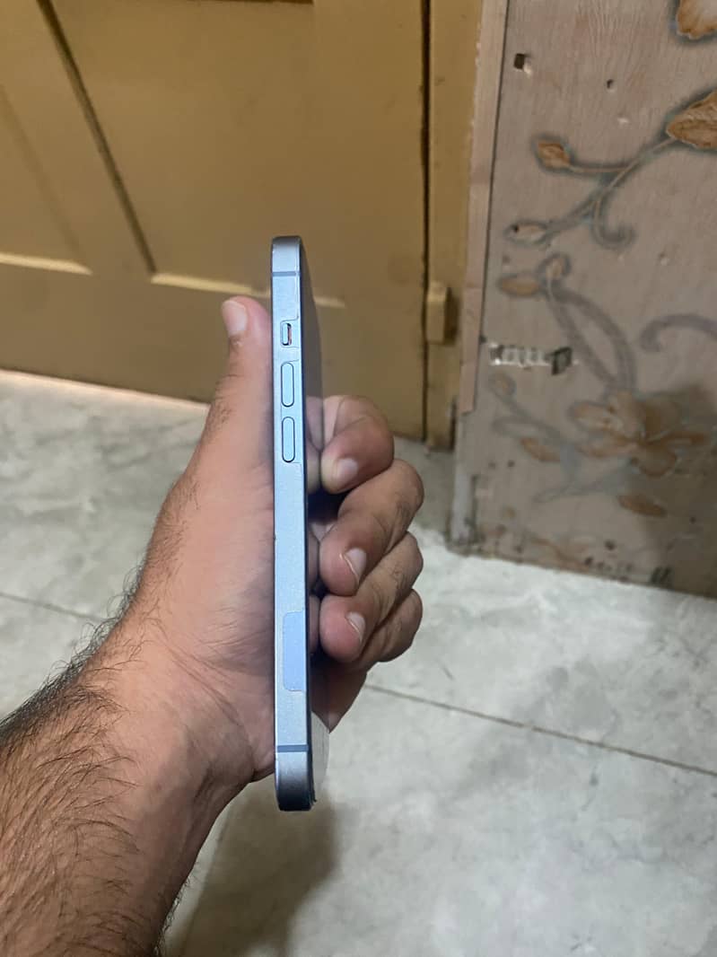 Apple iPhone 14 4
