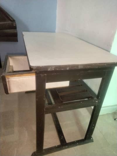 Computer table