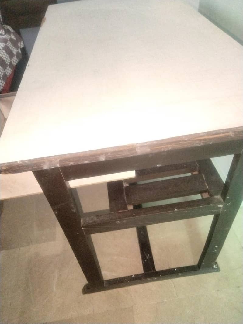 Computer table 1