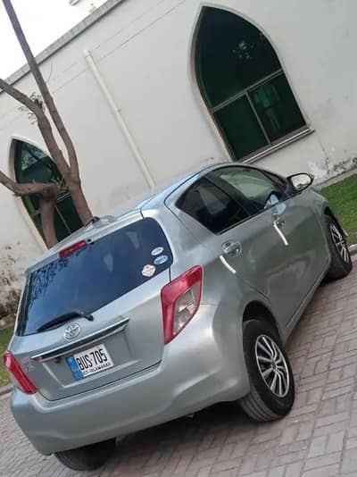 Toyota Vitz 2015