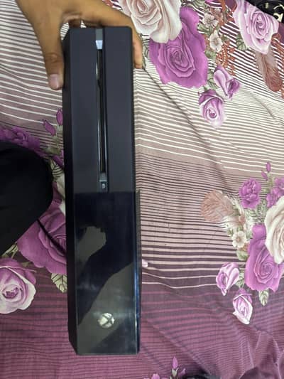 XBOX ONE  500 GB  WITH 1 ORIGINAL CONTROLLER AND ALL ACCESSORIES