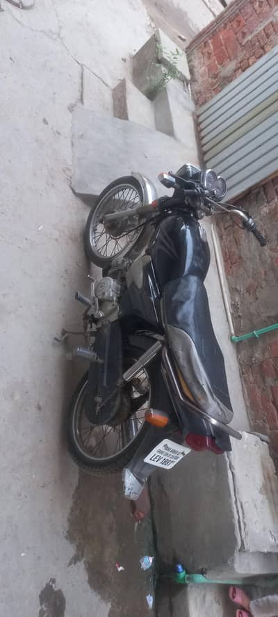 Yamaha Junoon Black Color 100YD