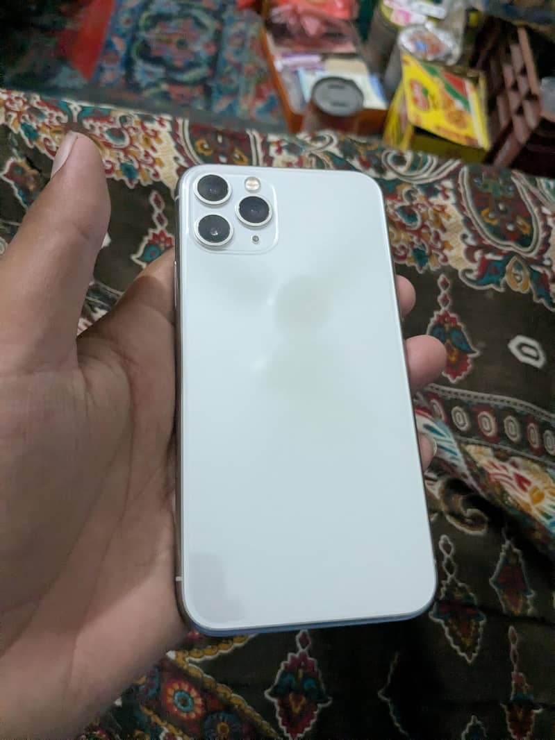 iphone 11 pro 2
