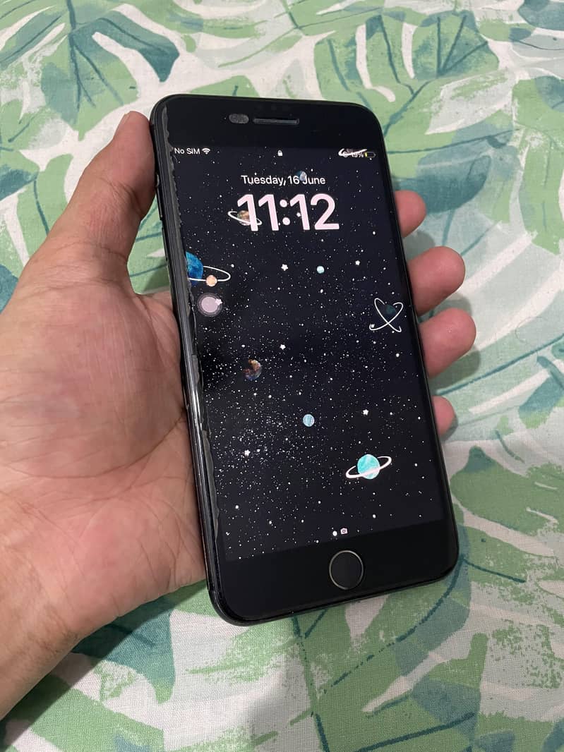 Apple iPhone 8 Plus 1