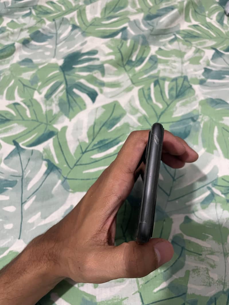 Apple iPhone 8 Plus 3