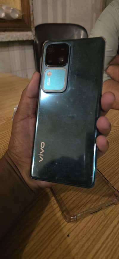 Vivo V30