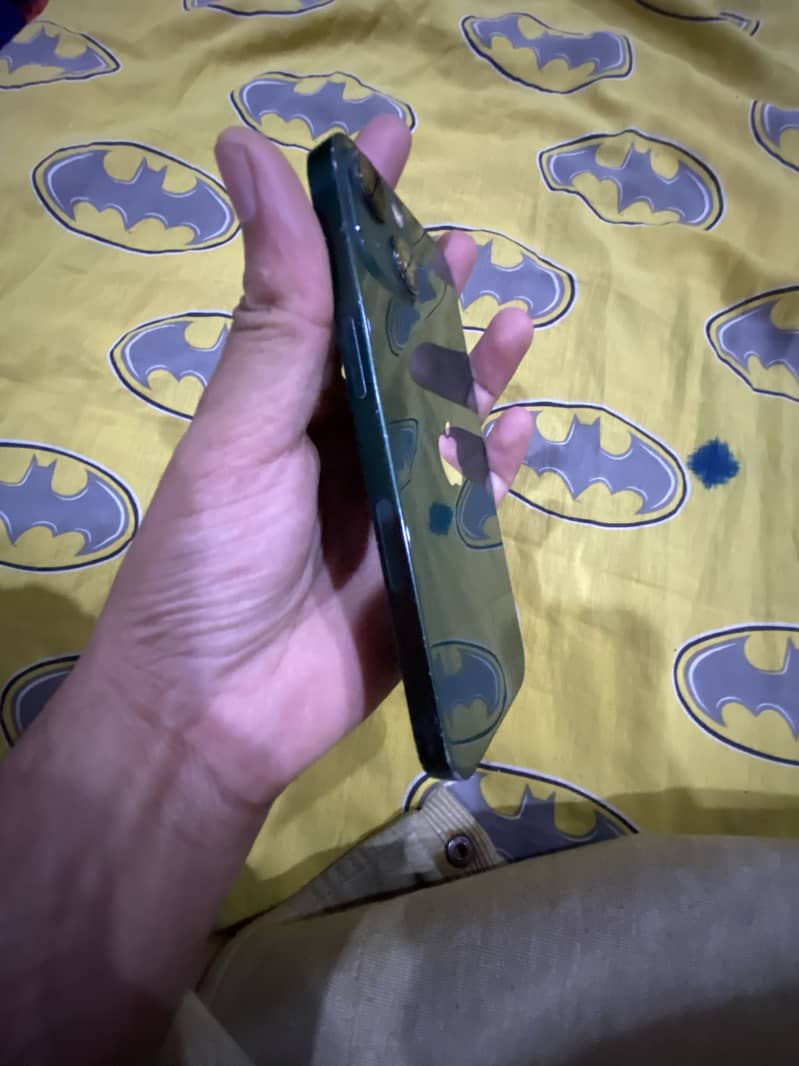 Apple iPhone 13 1