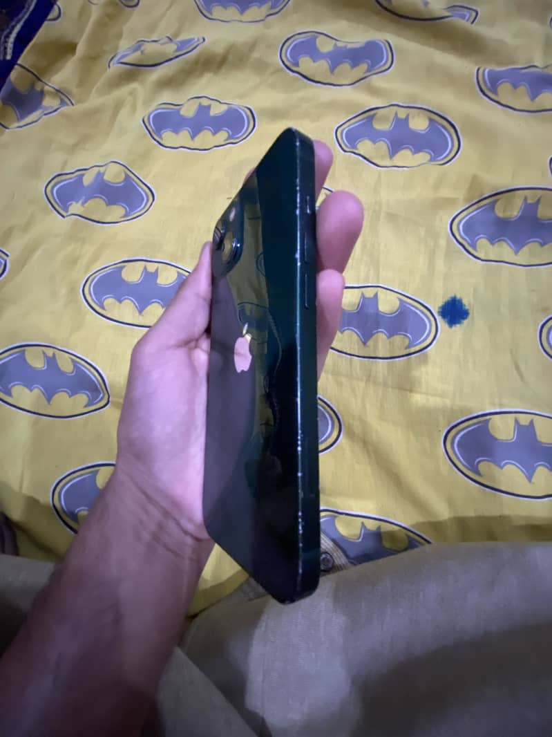 Apple iPhone 13 2