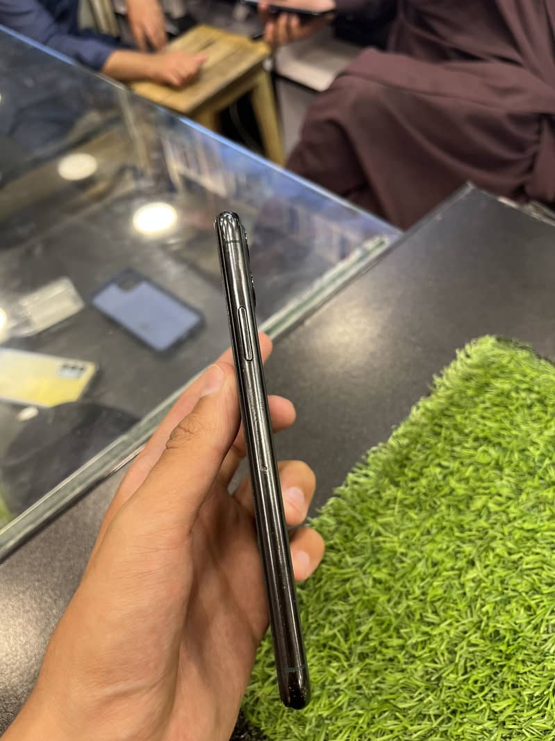Iphone 11 pro max 2