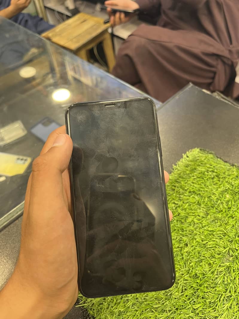 Iphone 11 pro max 4
