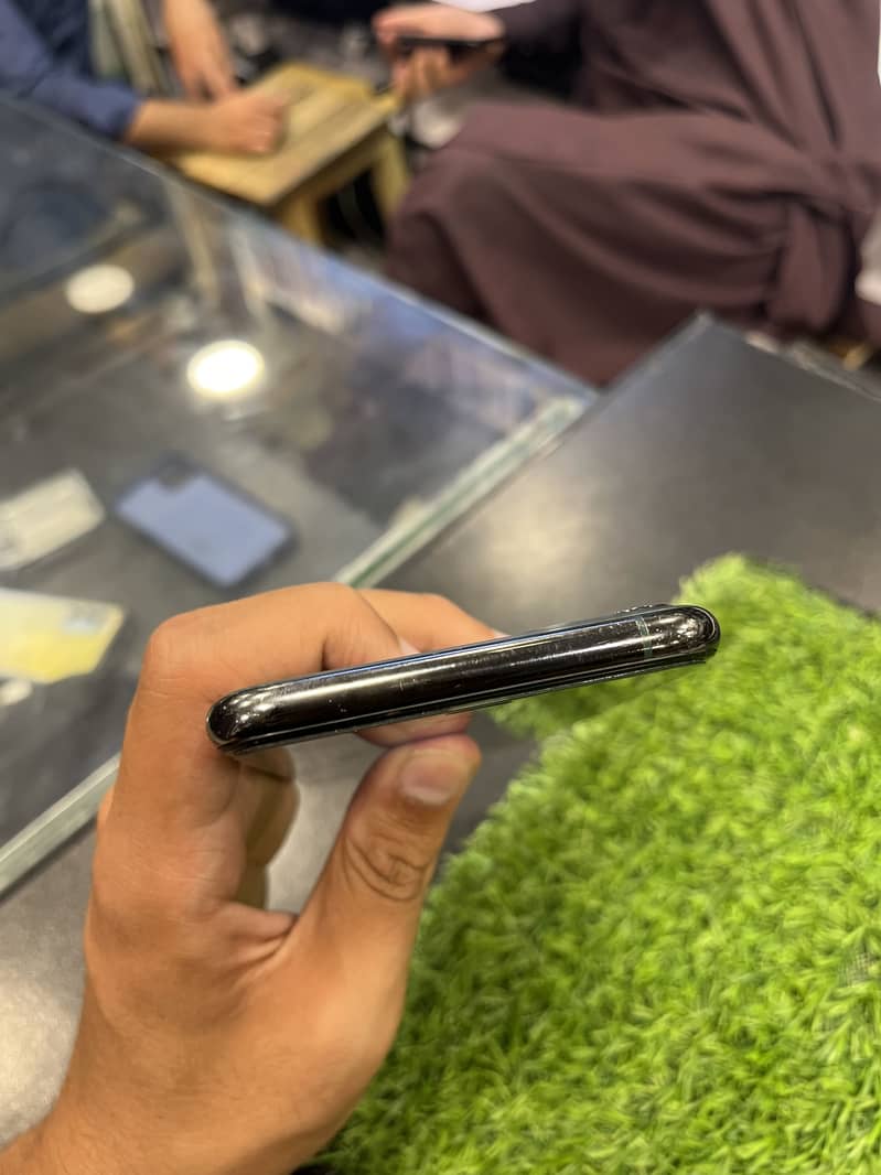 Iphone 11 pro max 6