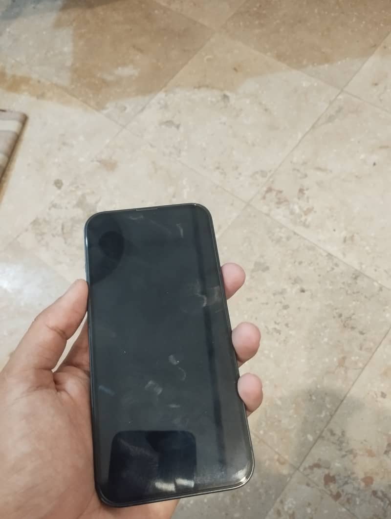 Apple iPhone 13 2