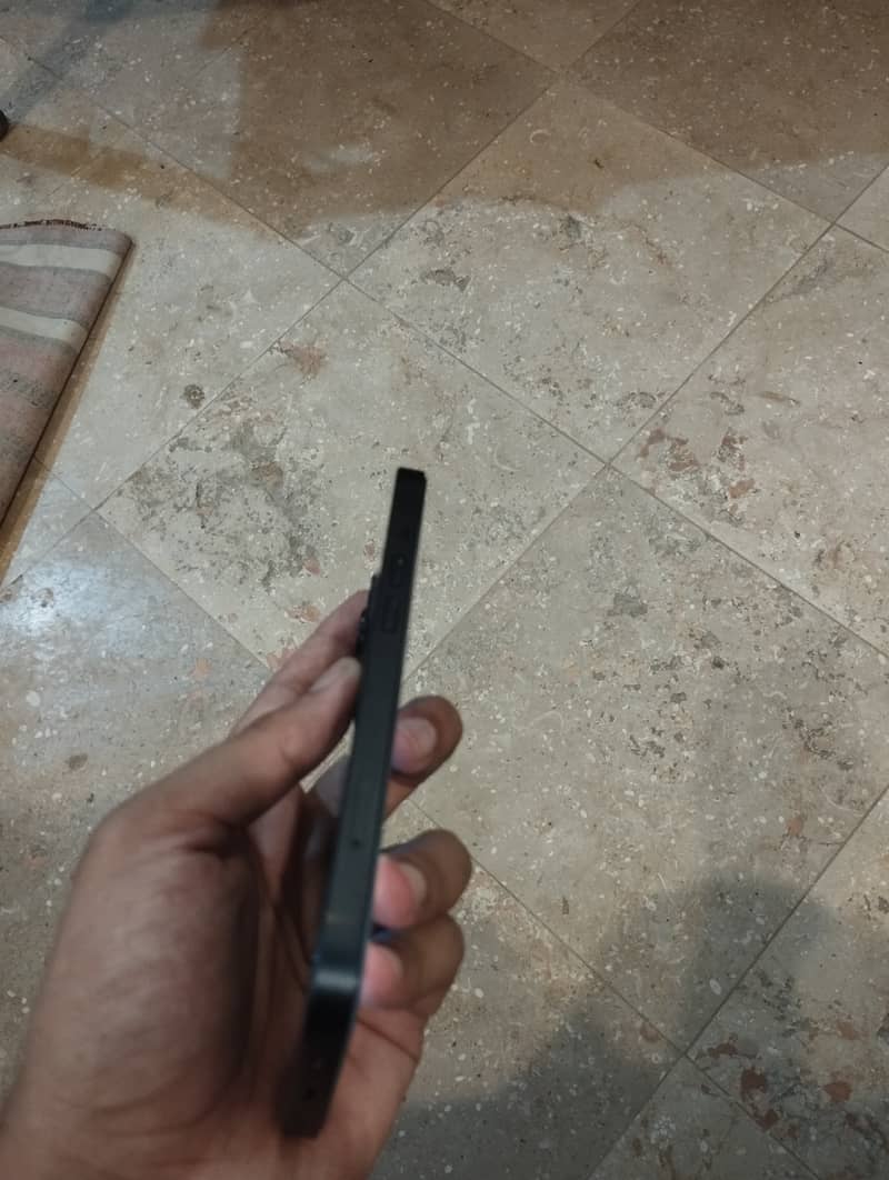 Apple iPhone 13 4