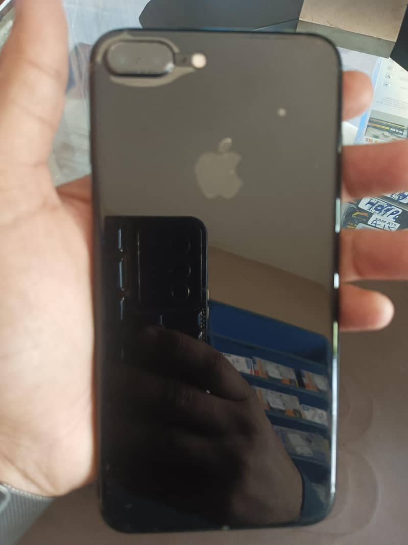 Apple iPhone 7 Plus 1