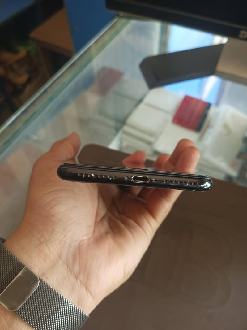 Apple iPhone 7 Plus 2