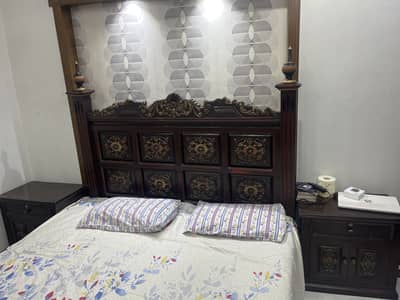 BED SET WITH SIDETABLES