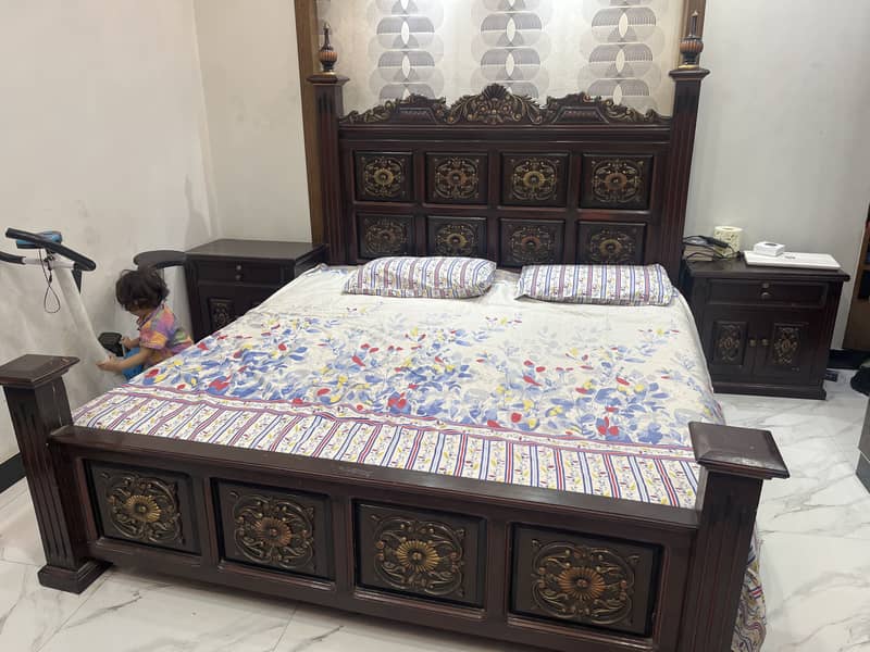 BED SET WITH SIDETABLES 1