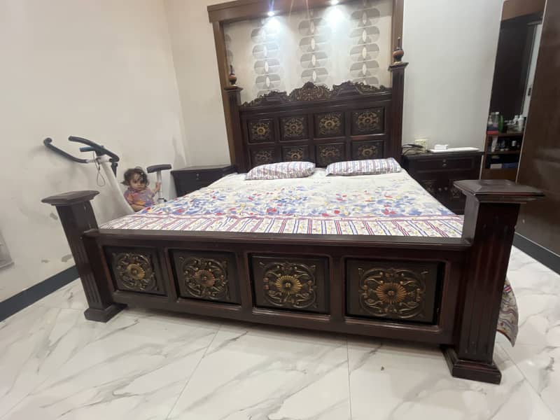 BED SET WITH SIDETABLES 2