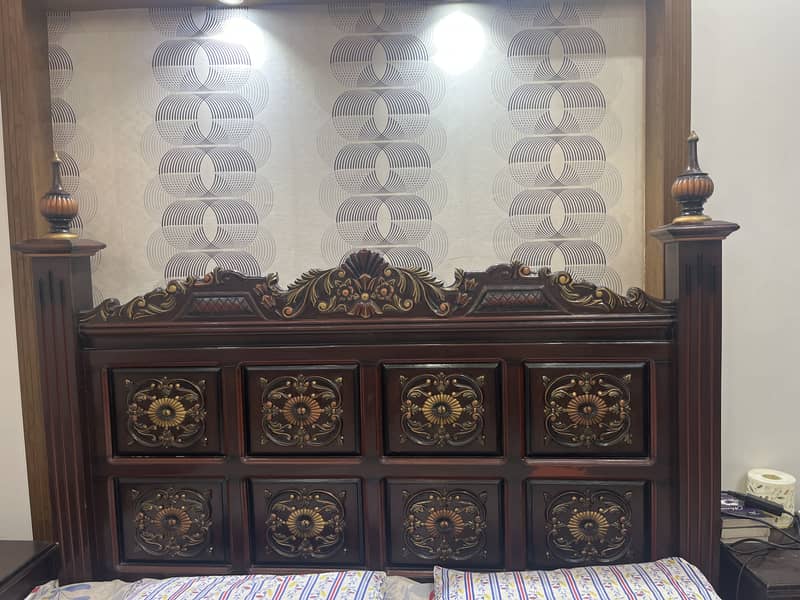 BED SET WITH SIDETABLES 3