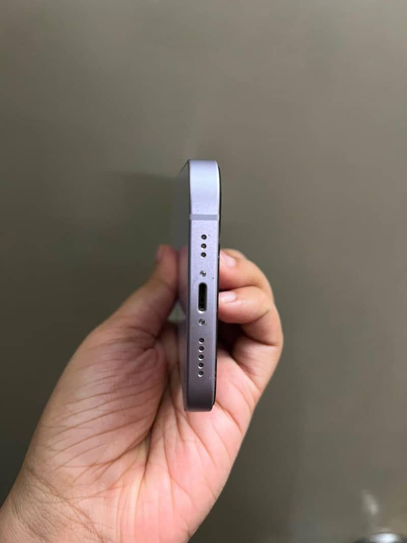 Apple iPhone 14 3
