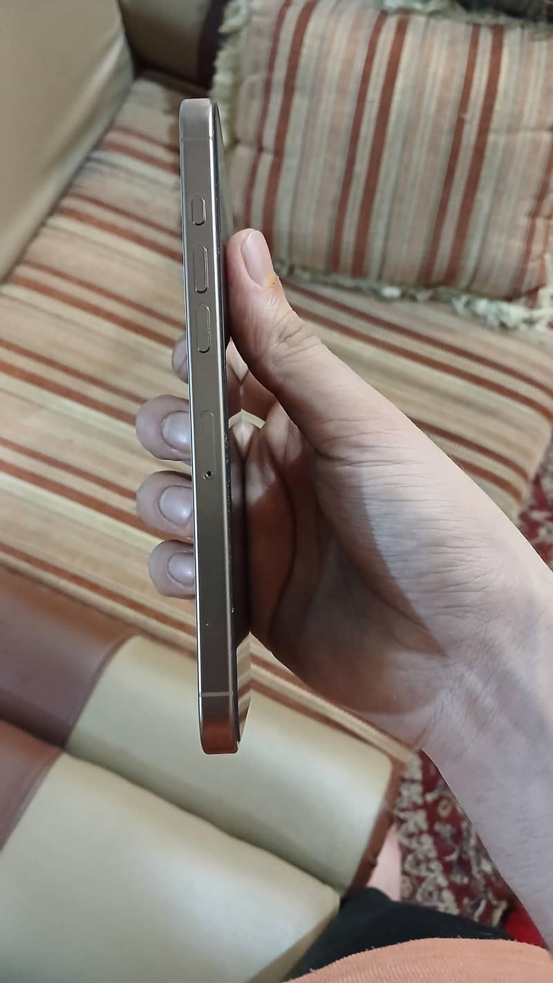 iPhone 16 Pro Max 2