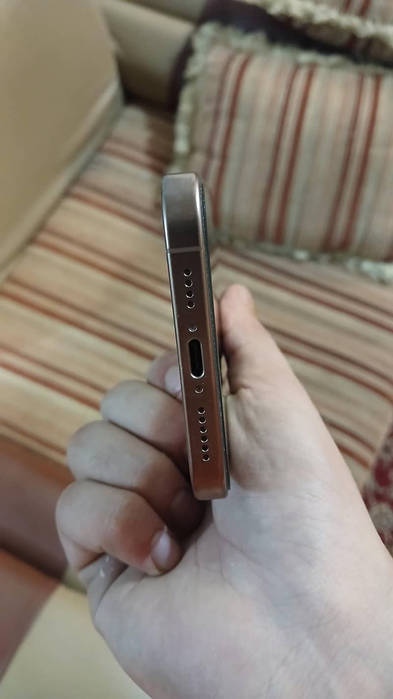 iPhone 16 Pro Max 3