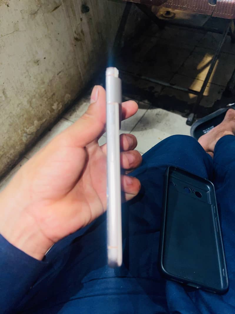 Google Pixel 8 3