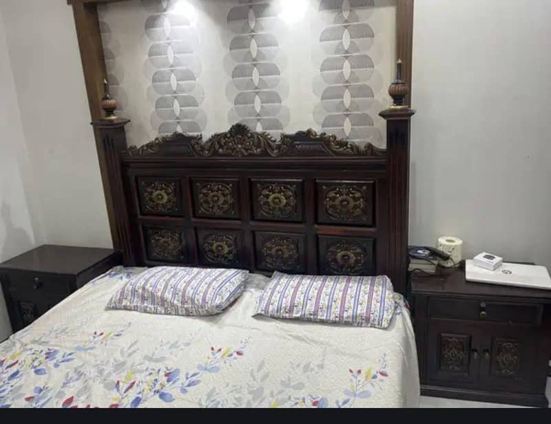 solid wooden bed set 0