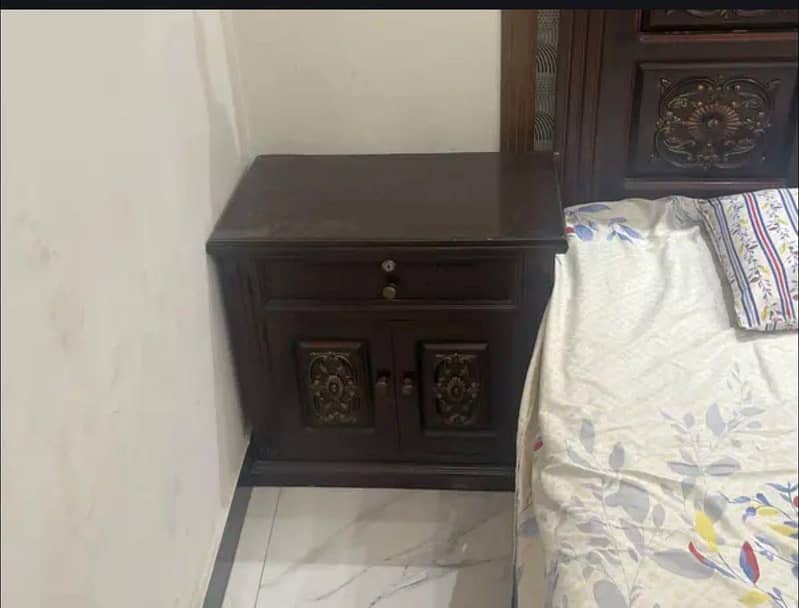 solid wooden bed set 2