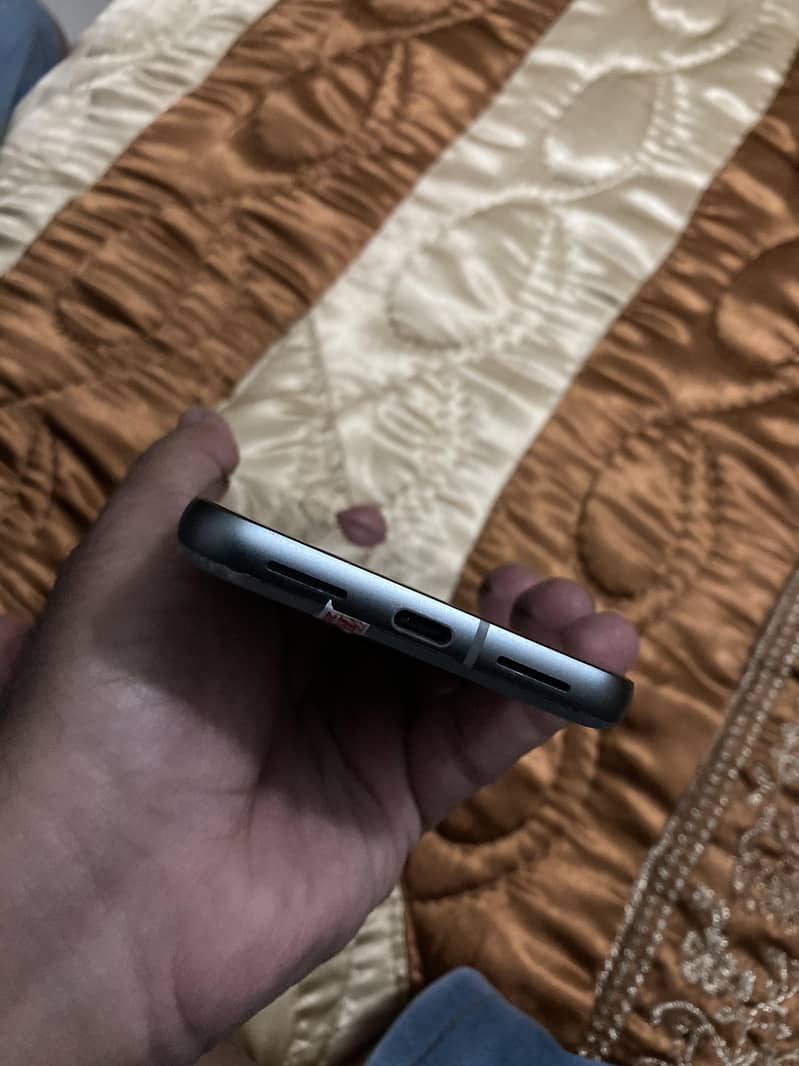 Google Pixel 8 3