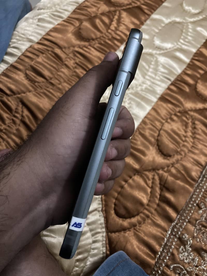 Google Pixel 8 4