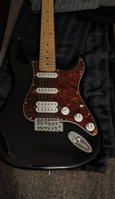 Hivolts electric guitar and amp