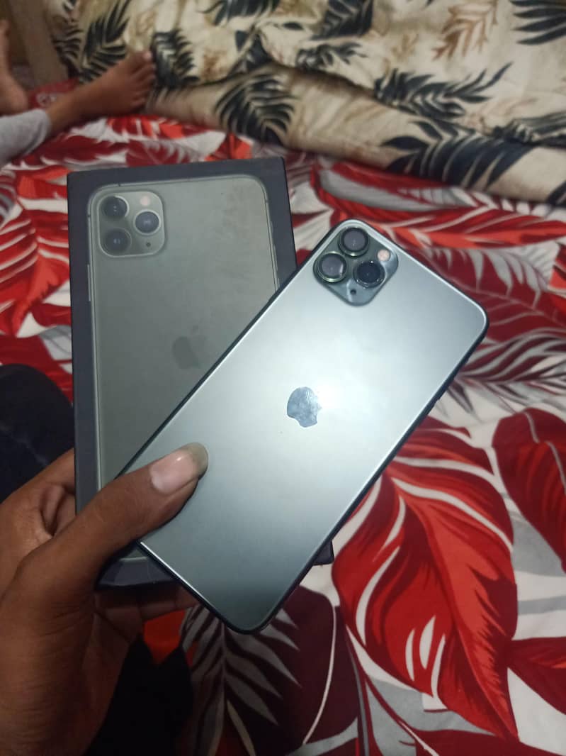 iPhone 11 Pro Max 12